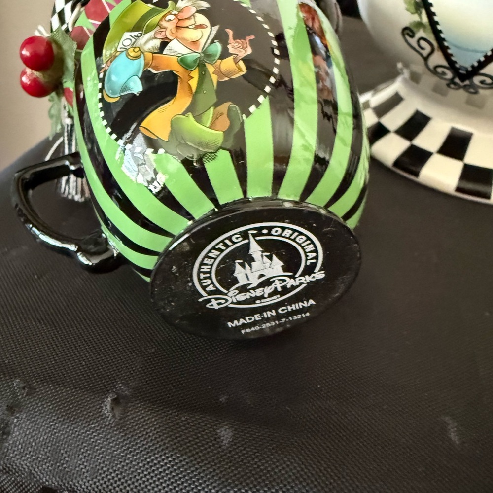 Disney Parks Alice in Wonderland Teapot and Cups Set. Mad Hatter Tea Party . - Picture 13 of 14